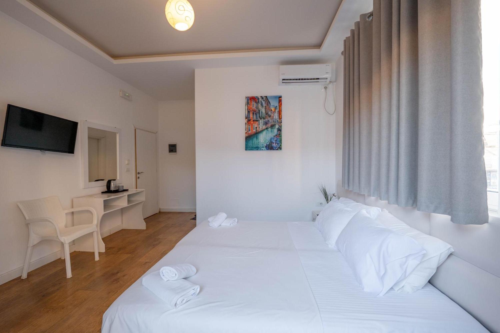 Hotel Myrtai - City Center Sarandë 외부 사진