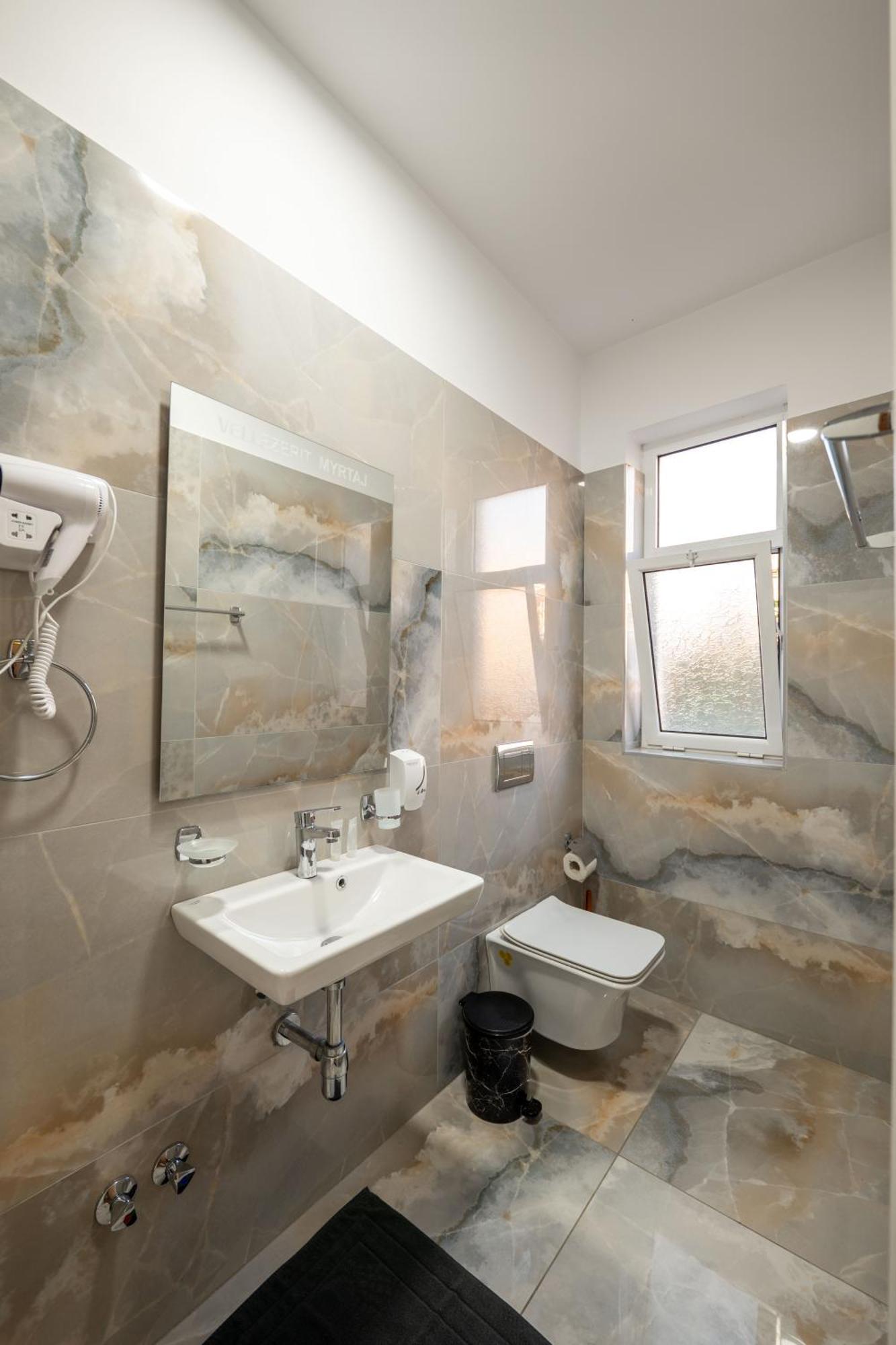 Hotel Myrtai - City Center Sarandë 외부 사진