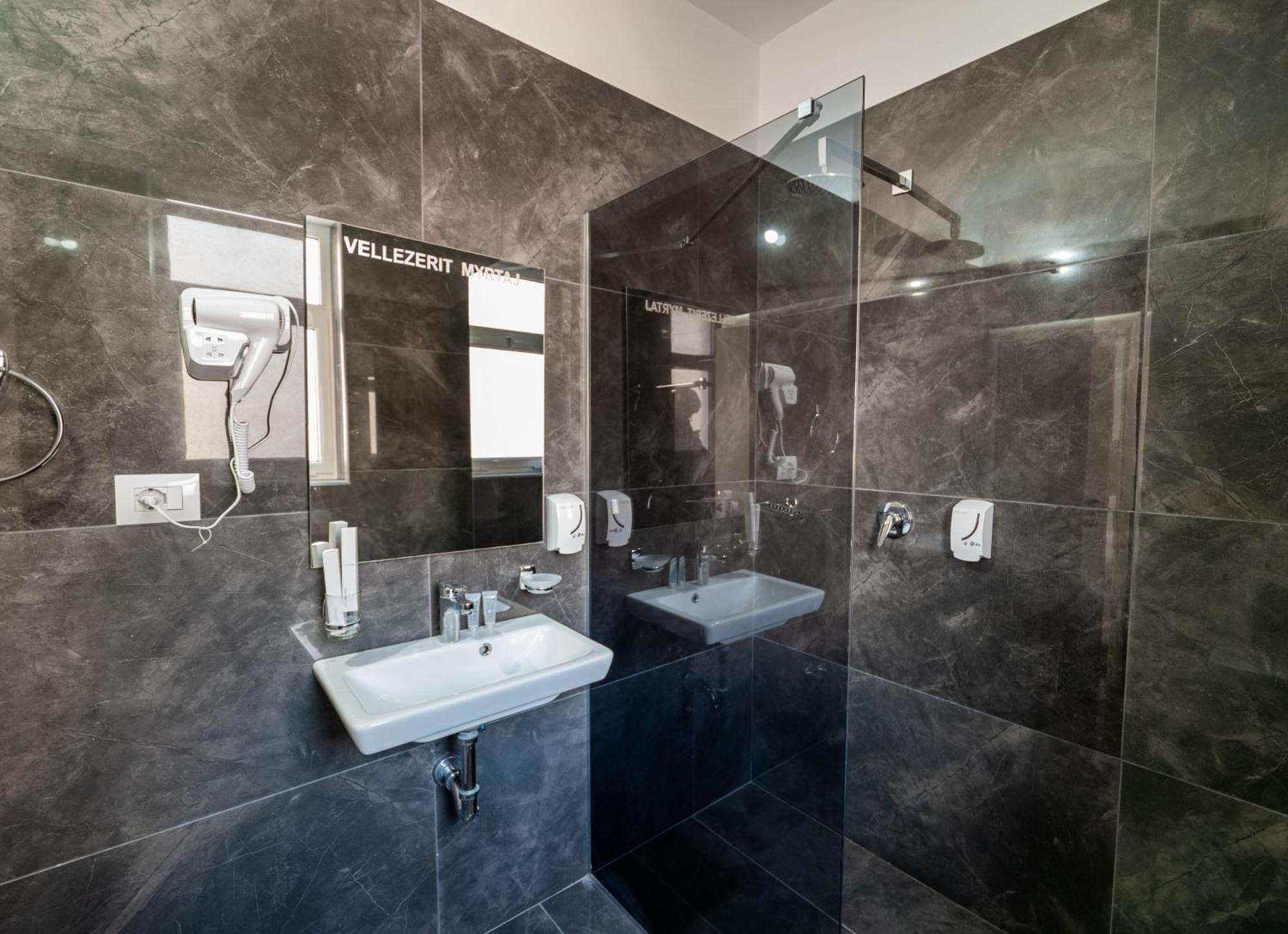 Hotel Myrtai - City Center Sarandë 외부 사진